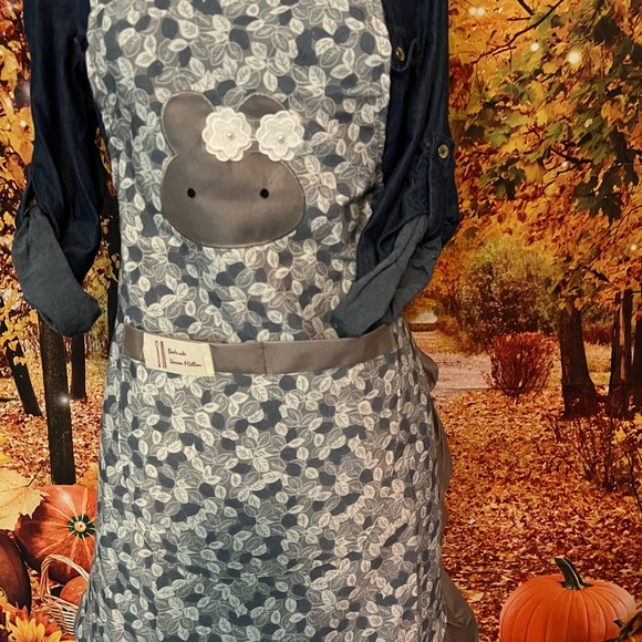 Aprons - Picture 2 of 8